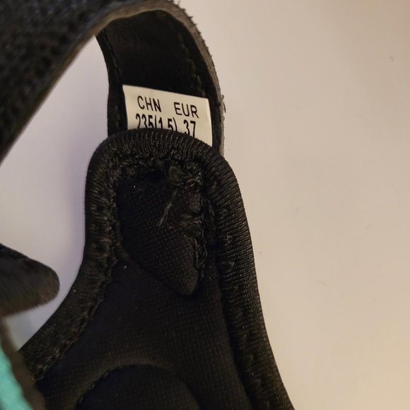 Bobdog sandals. Black with green and yellow. Size 6. NWT - Picture 8 of 8